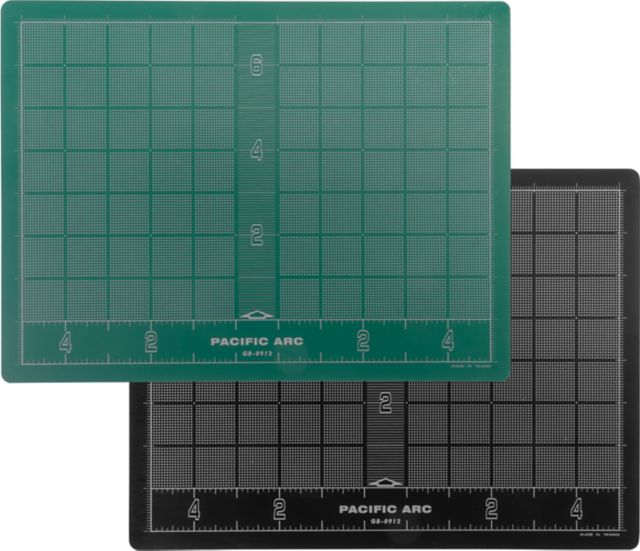 CUTTING MAT BLACK/GREEN 9X12
